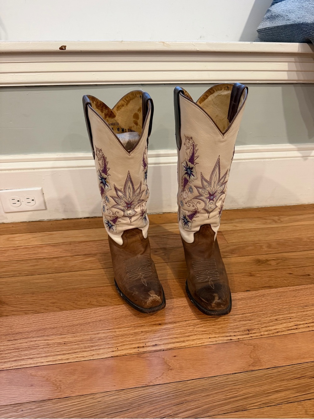 Women’s Two-Tone Embroidered Western Heeled Boots - White and Brown
